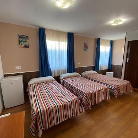 Hostal Urpi-Oklahoma Reus Exterior photo