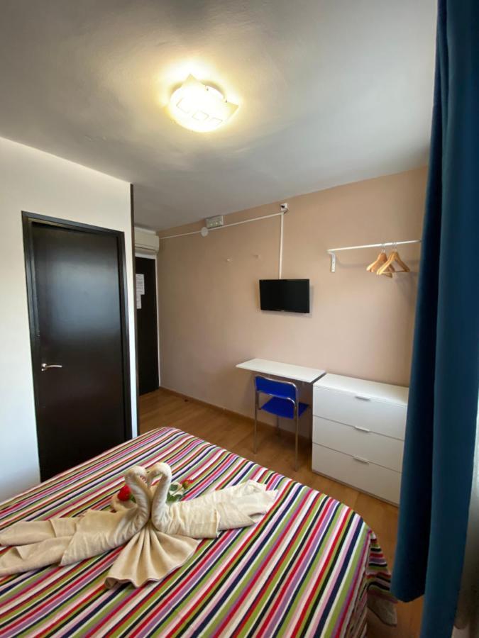 Hostal Urpi-Oklahoma Reus Exterior photo